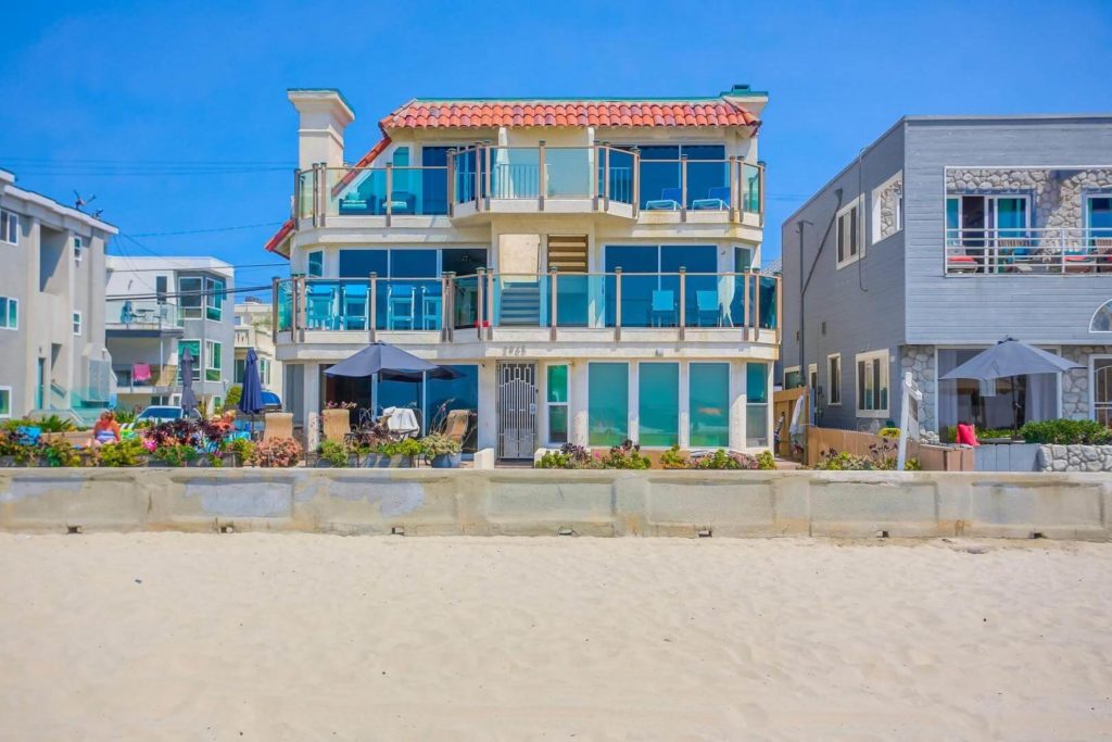 A vacation rental on the beach in San Diego, perfect for watching sunsets